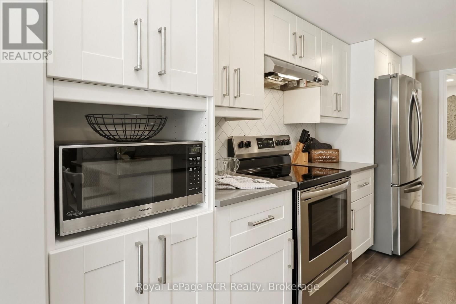 113 - 110 FAIRWAY COURT Image 41