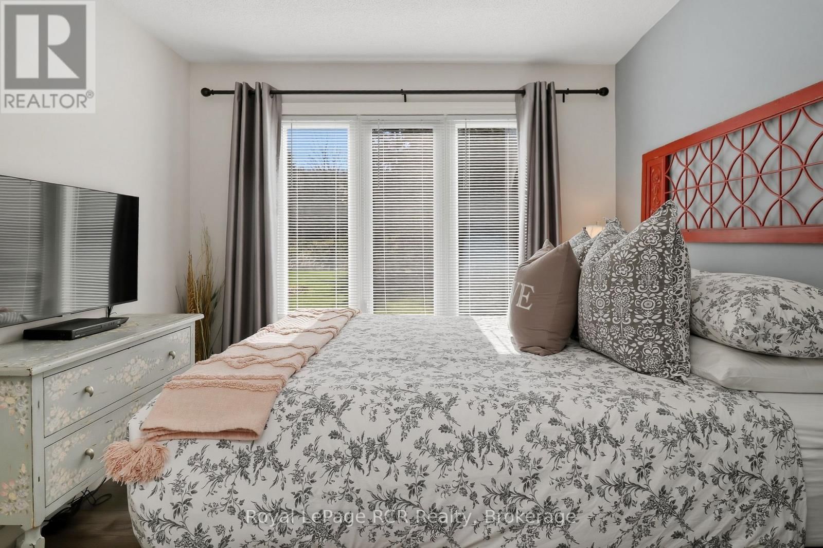 113 - 110 FAIRWAY COURT Image 42