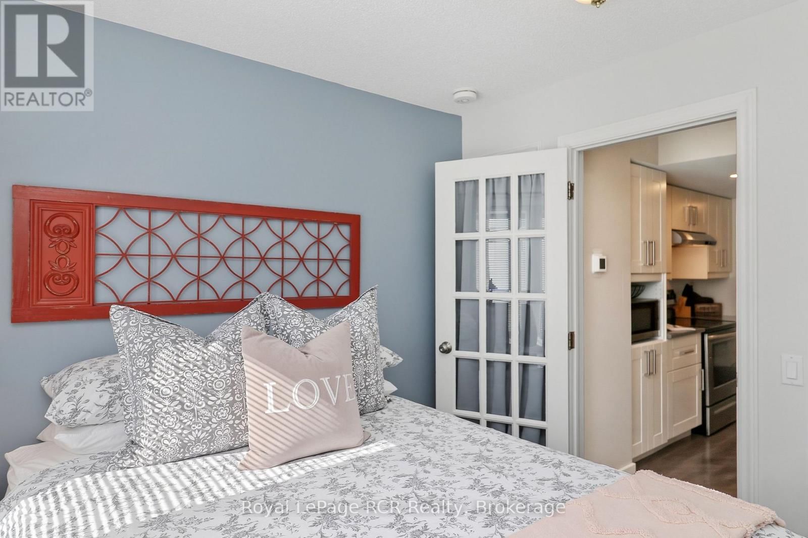 113 - 110 FAIRWAY COURT Image 45