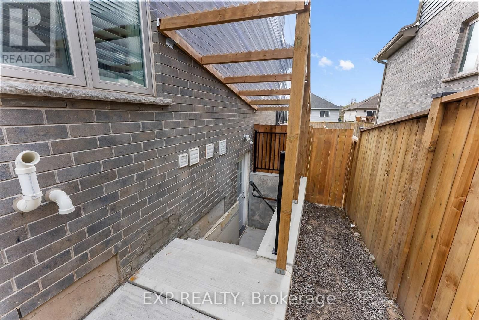 Lower - 13 HOPKINS STREET Image 2