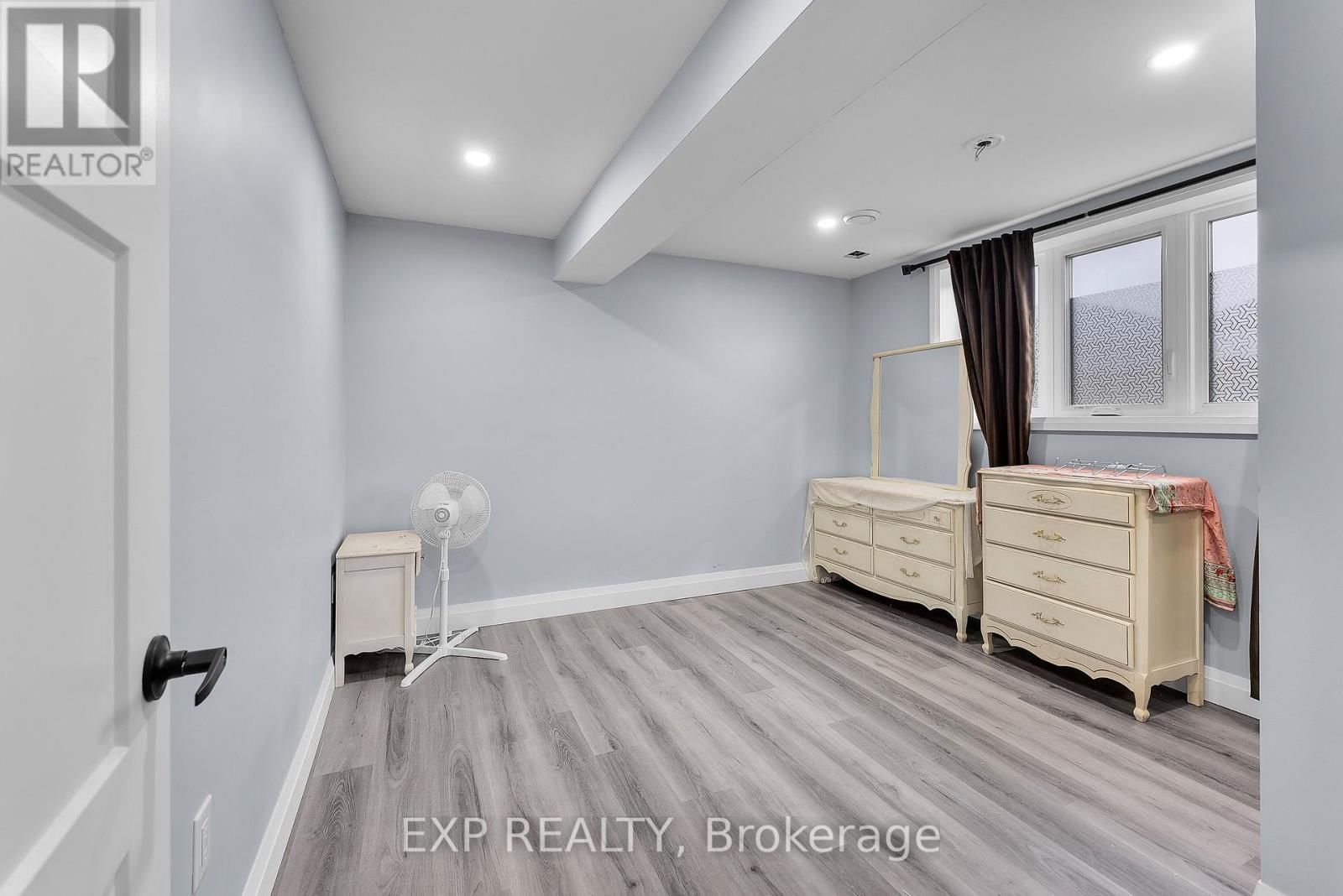 Lower - 13 HOPKINS STREET Image 8