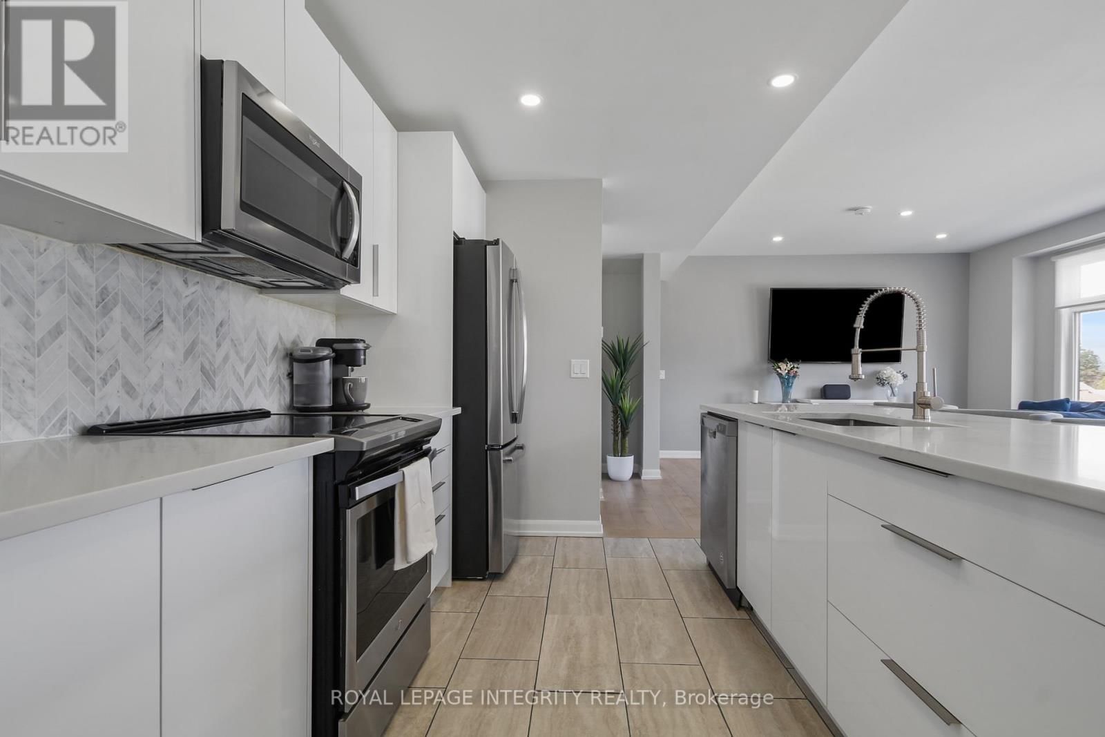 2722 DRAPER AVENUE Image 18