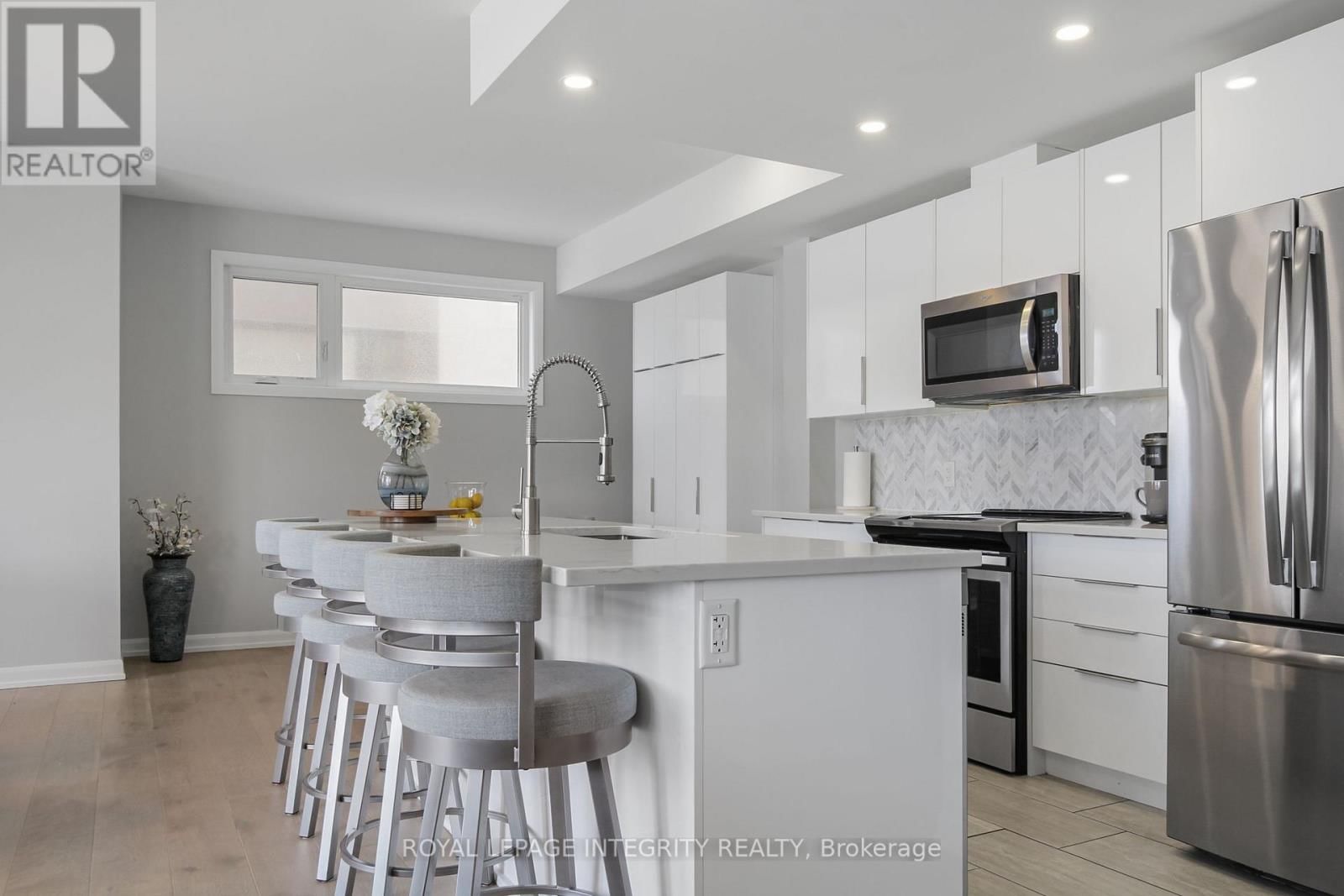 2722 DRAPER AVENUE Image 21