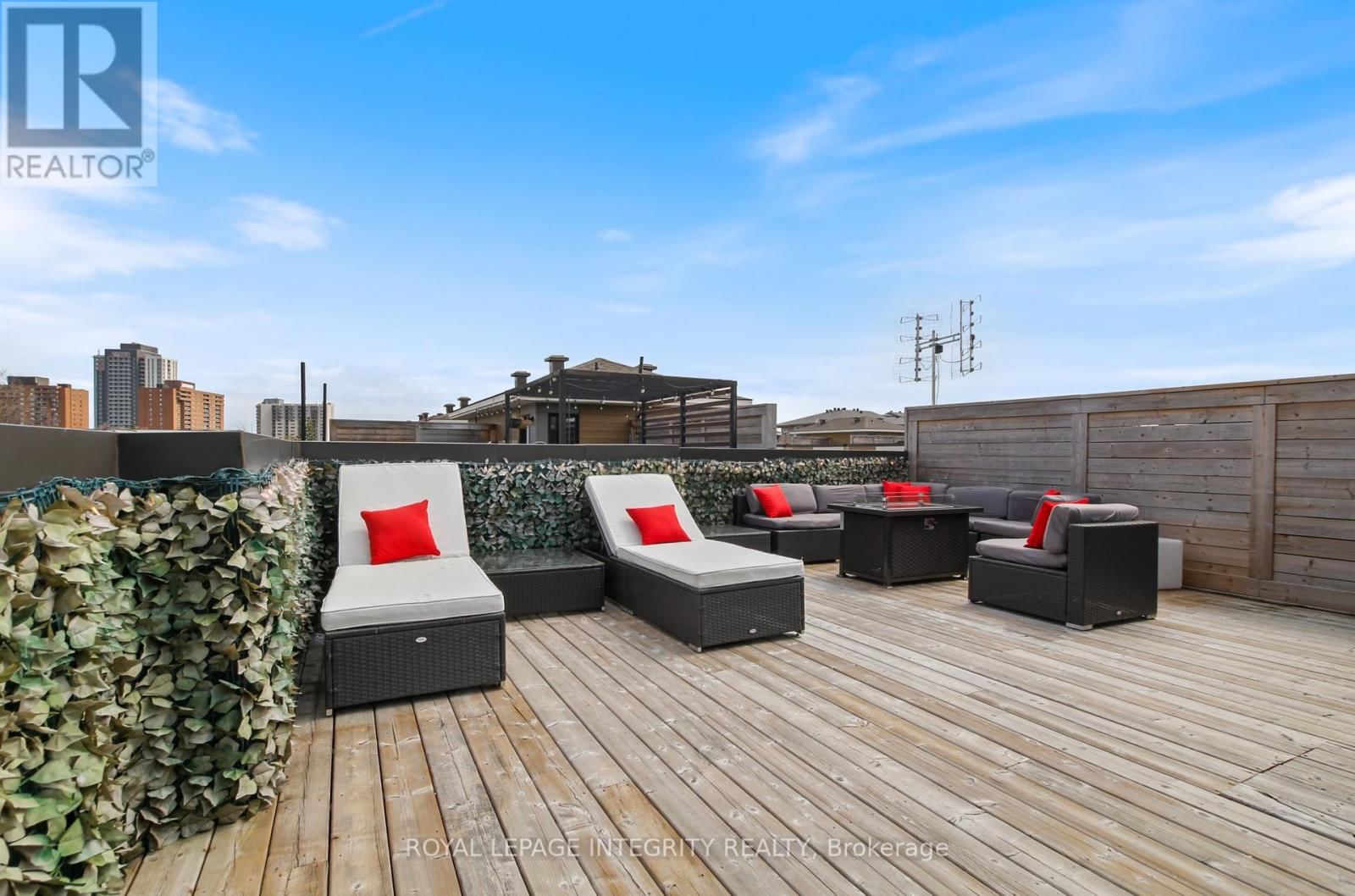 2722 DRAPER AVENUE Image 39