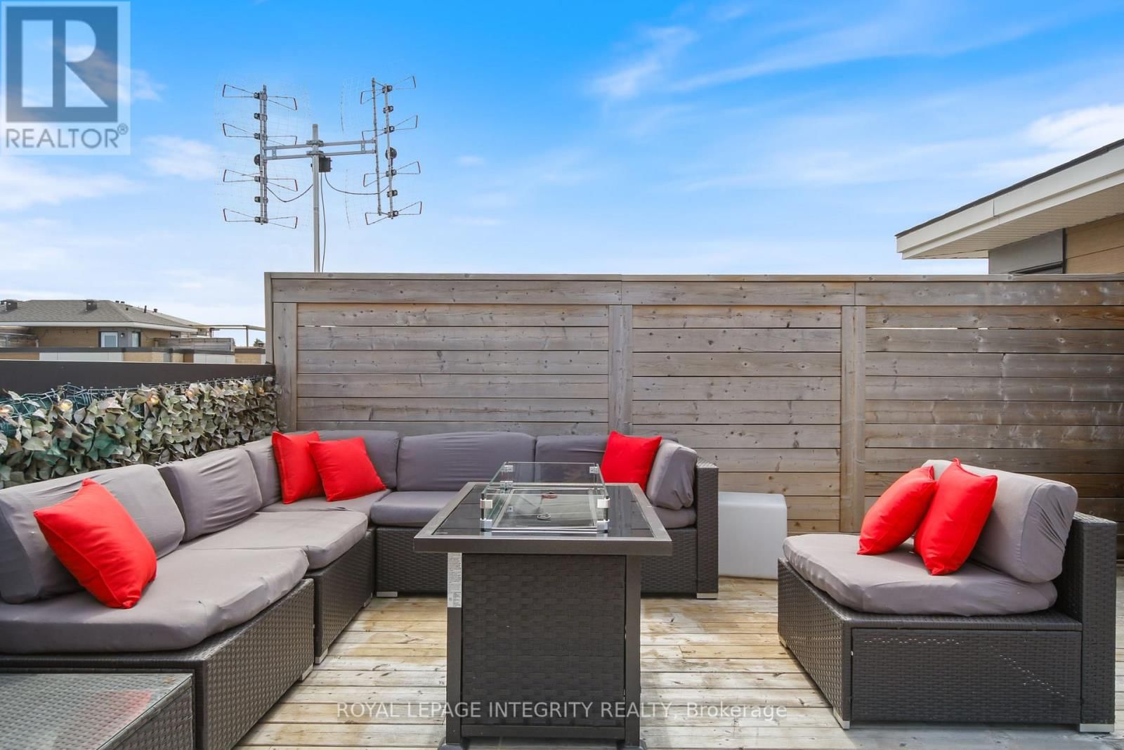 2722 DRAPER AVENUE Image 40