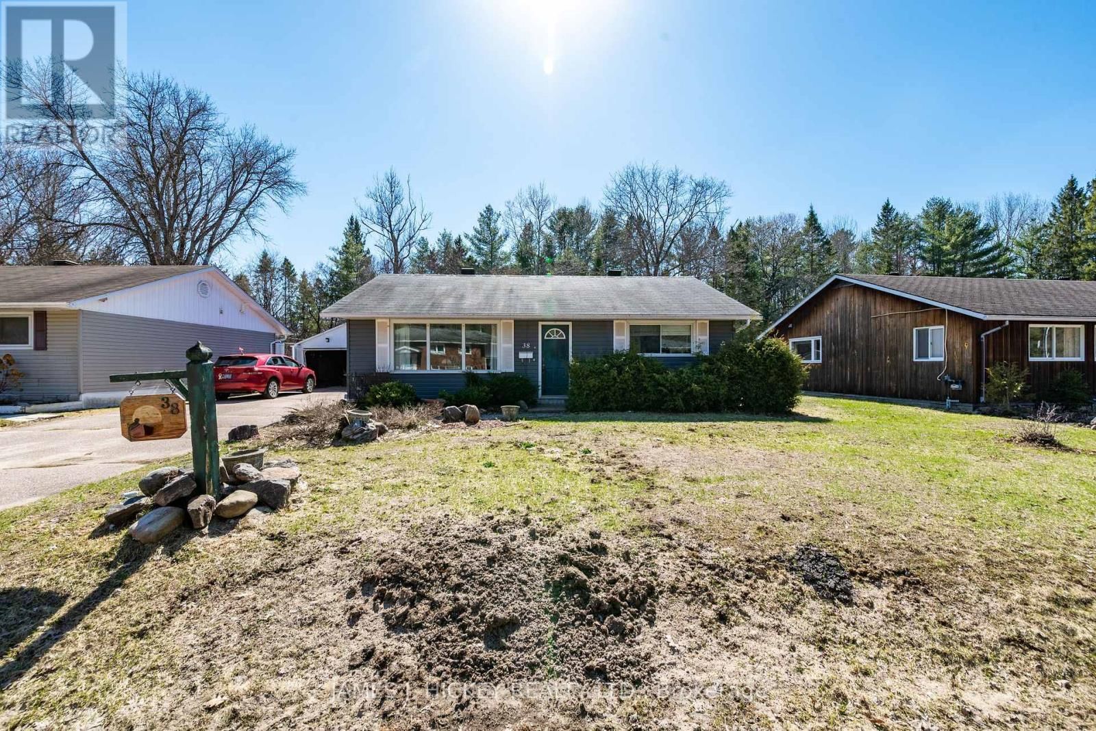 38 BEACH AVENUE Image 1