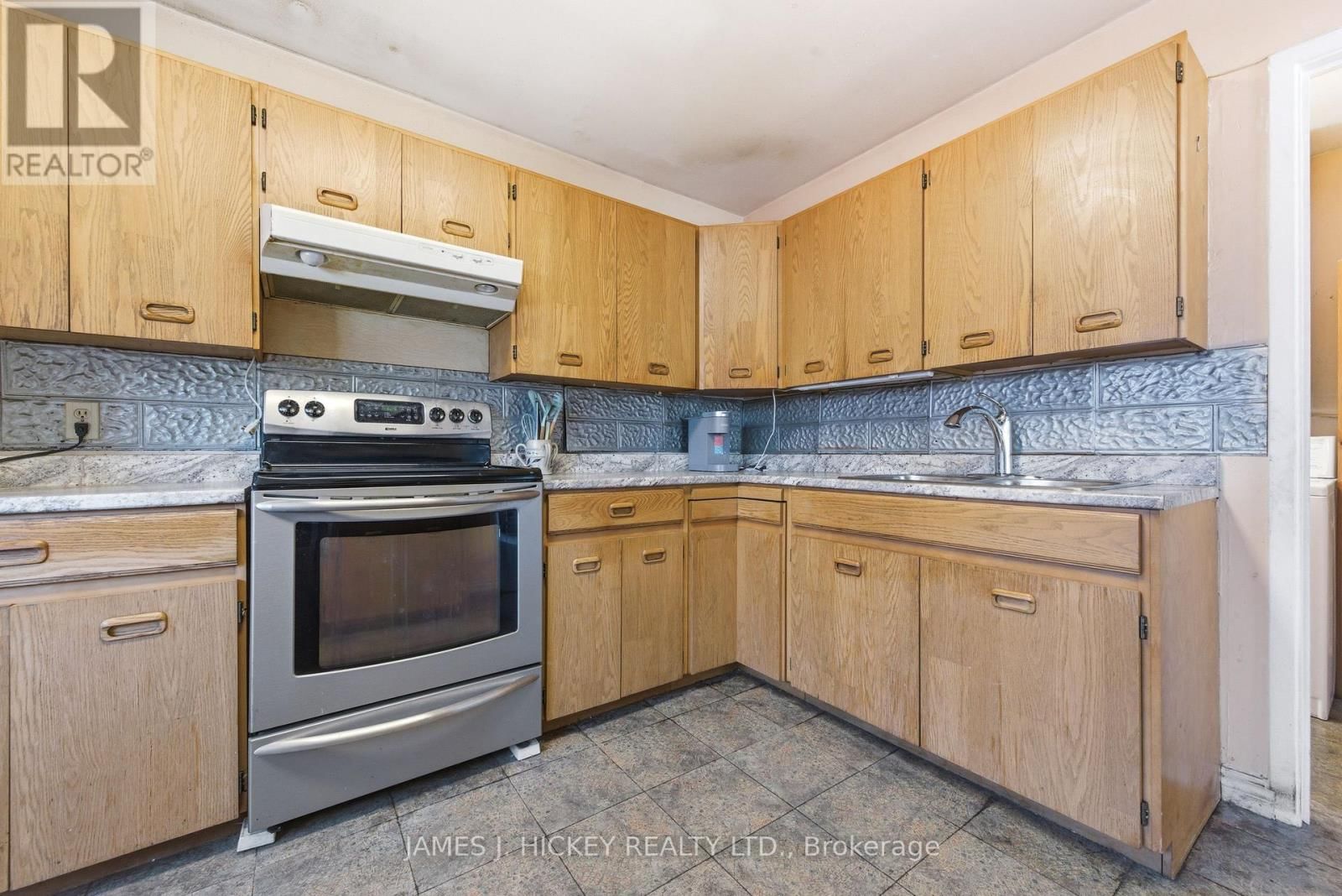 38 BEACH AVENUE Image 11