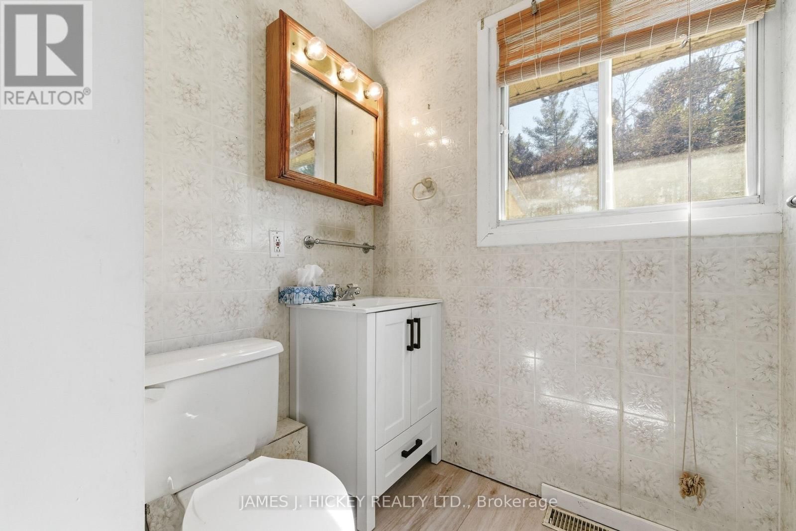 38 BEACH AVENUE Image 25