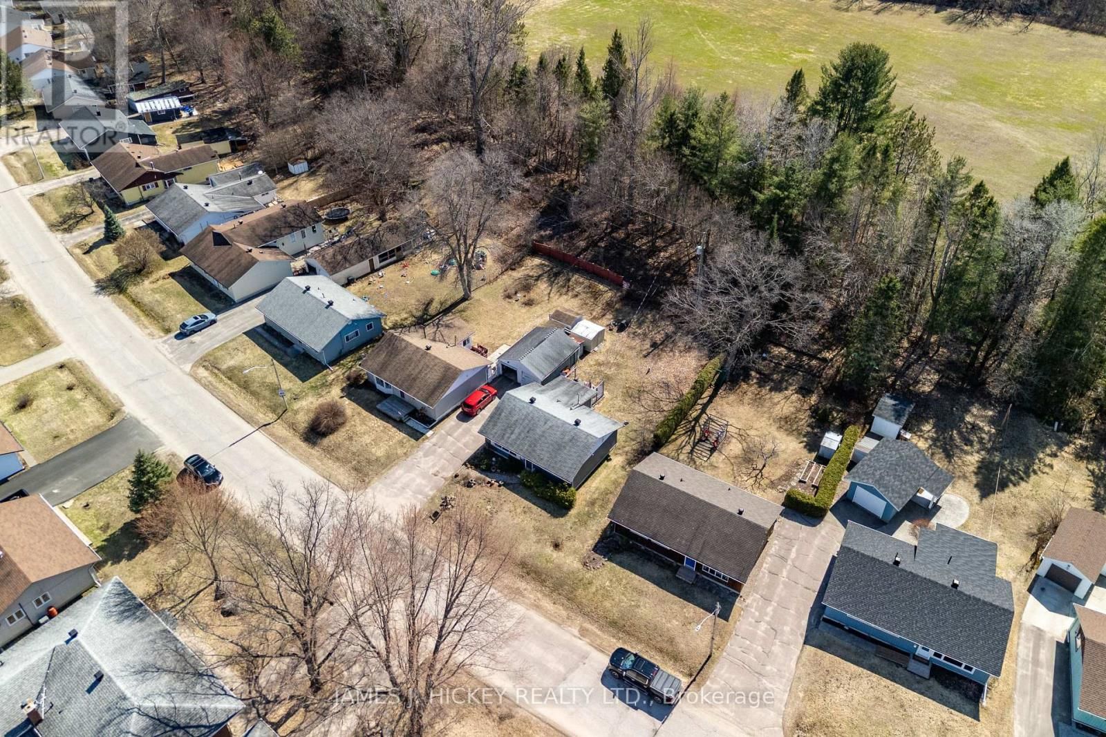 38 BEACH AVENUE Image 31