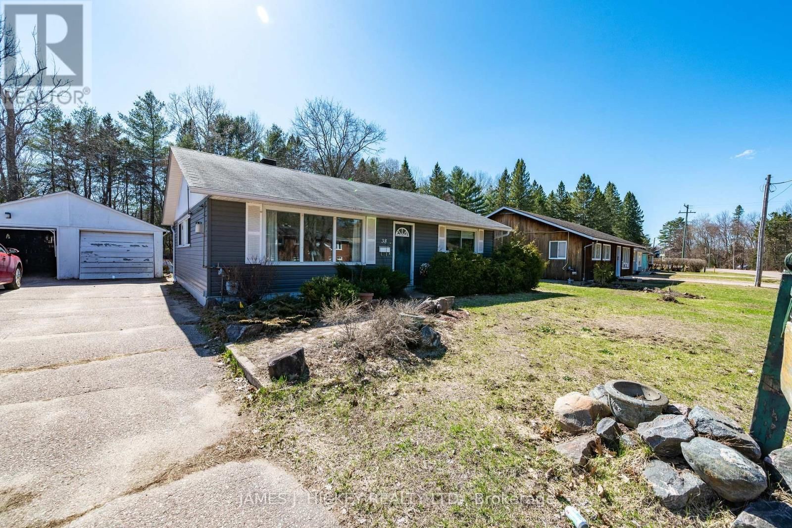 38 BEACH AVENUE Image 36