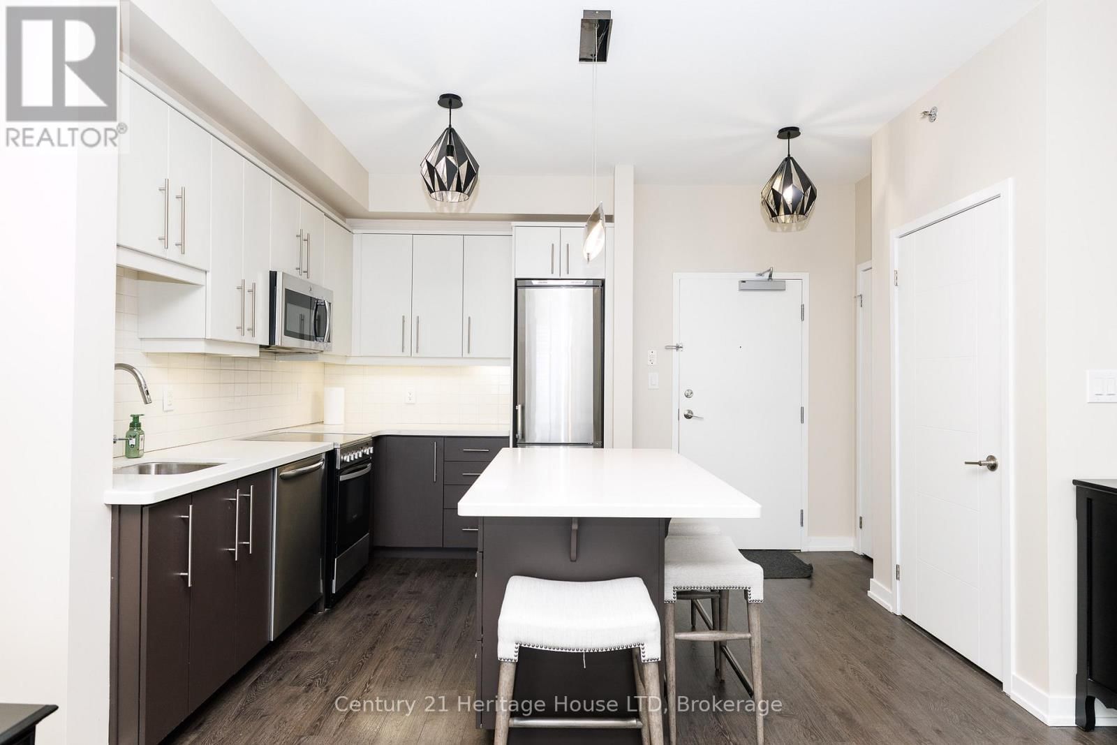 402 - 520 NORTH SERVICE ROAD Image 10