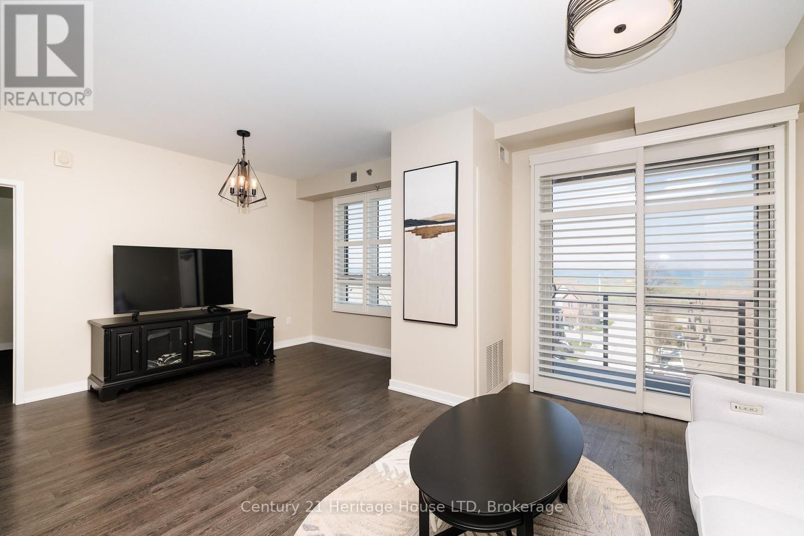 402 - 520 NORTH SERVICE ROAD Image 13