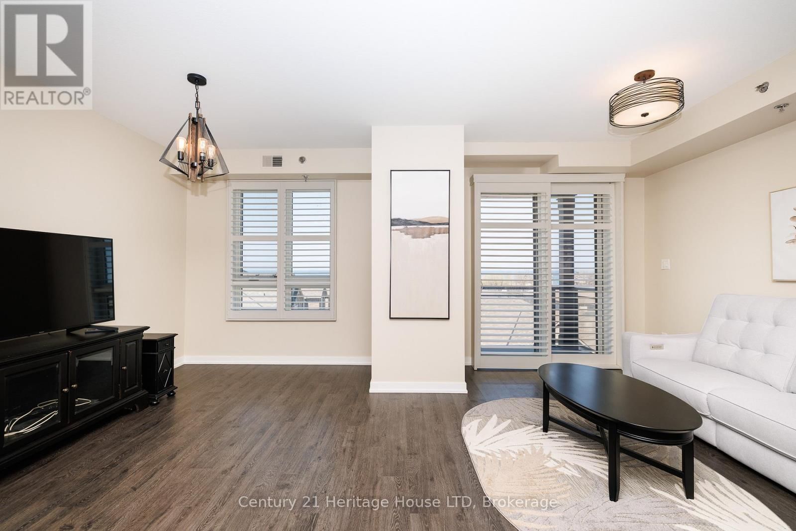 402 - 520 NORTH SERVICE ROAD Image 14