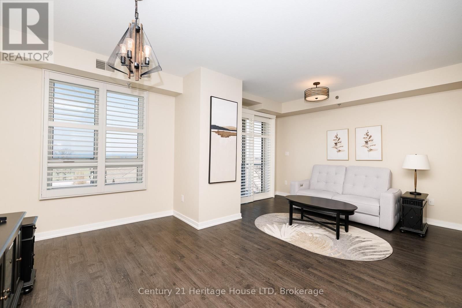 402 - 520 NORTH SERVICE ROAD Image 15