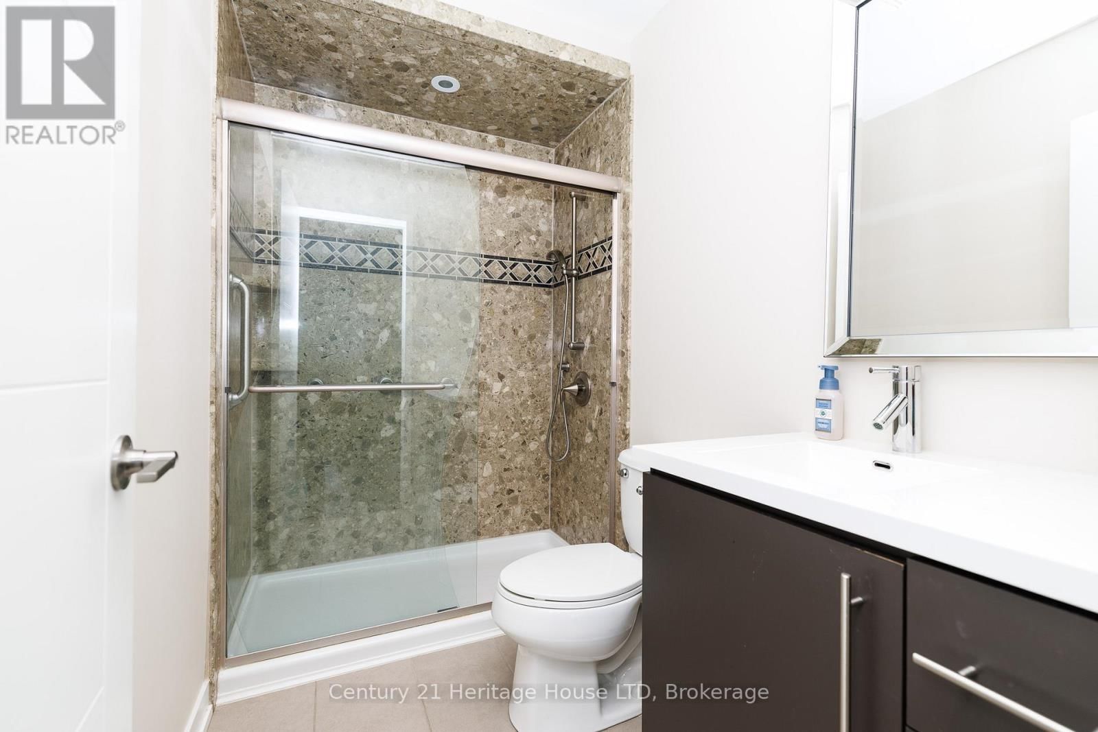 402 - 520 NORTH SERVICE ROAD Image 19