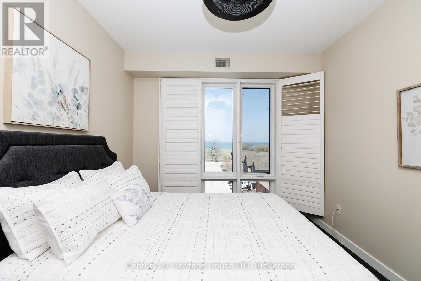 402 - 520 NORTH SERVICE ROAD Image 20