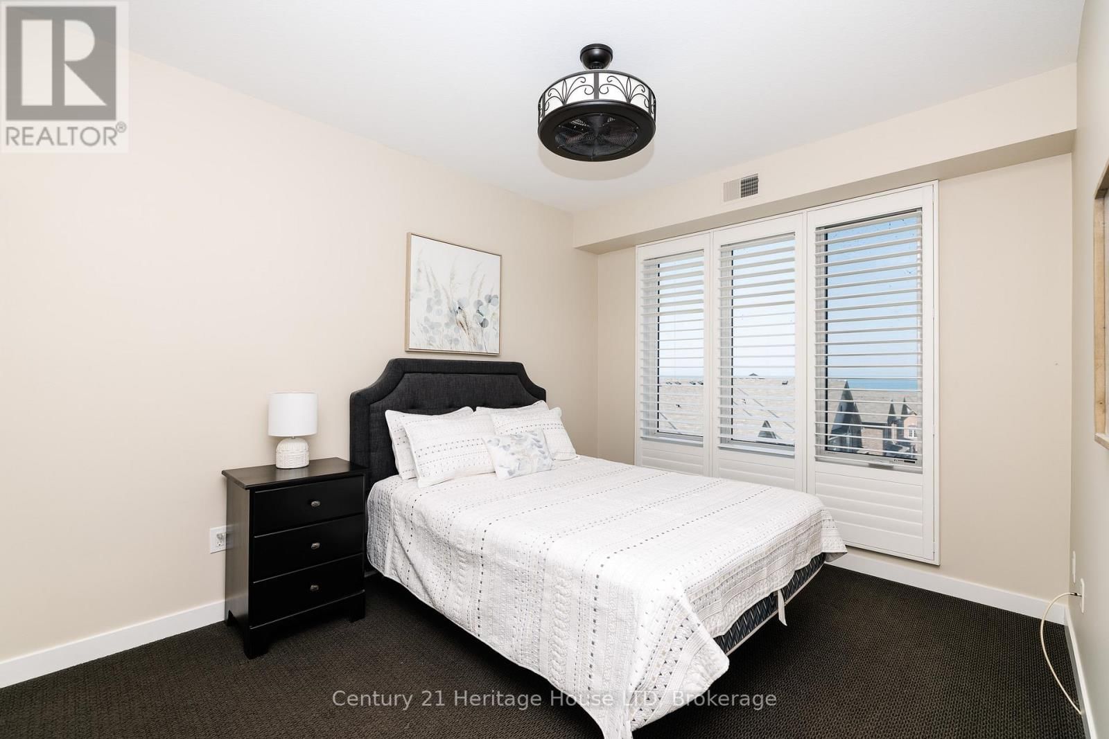 402 - 520 NORTH SERVICE ROAD Image 21