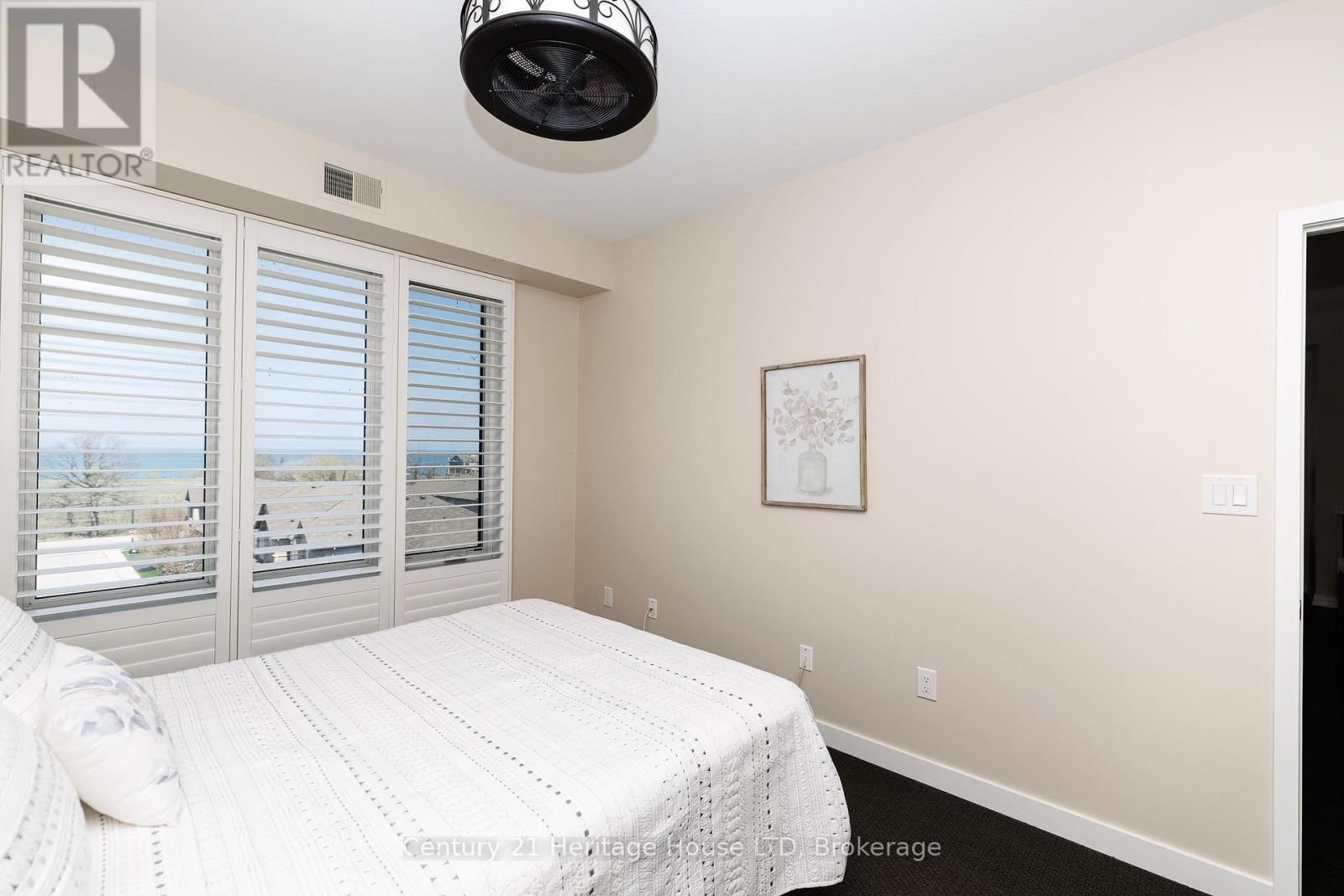 402 - 520 NORTH SERVICE ROAD Image 22