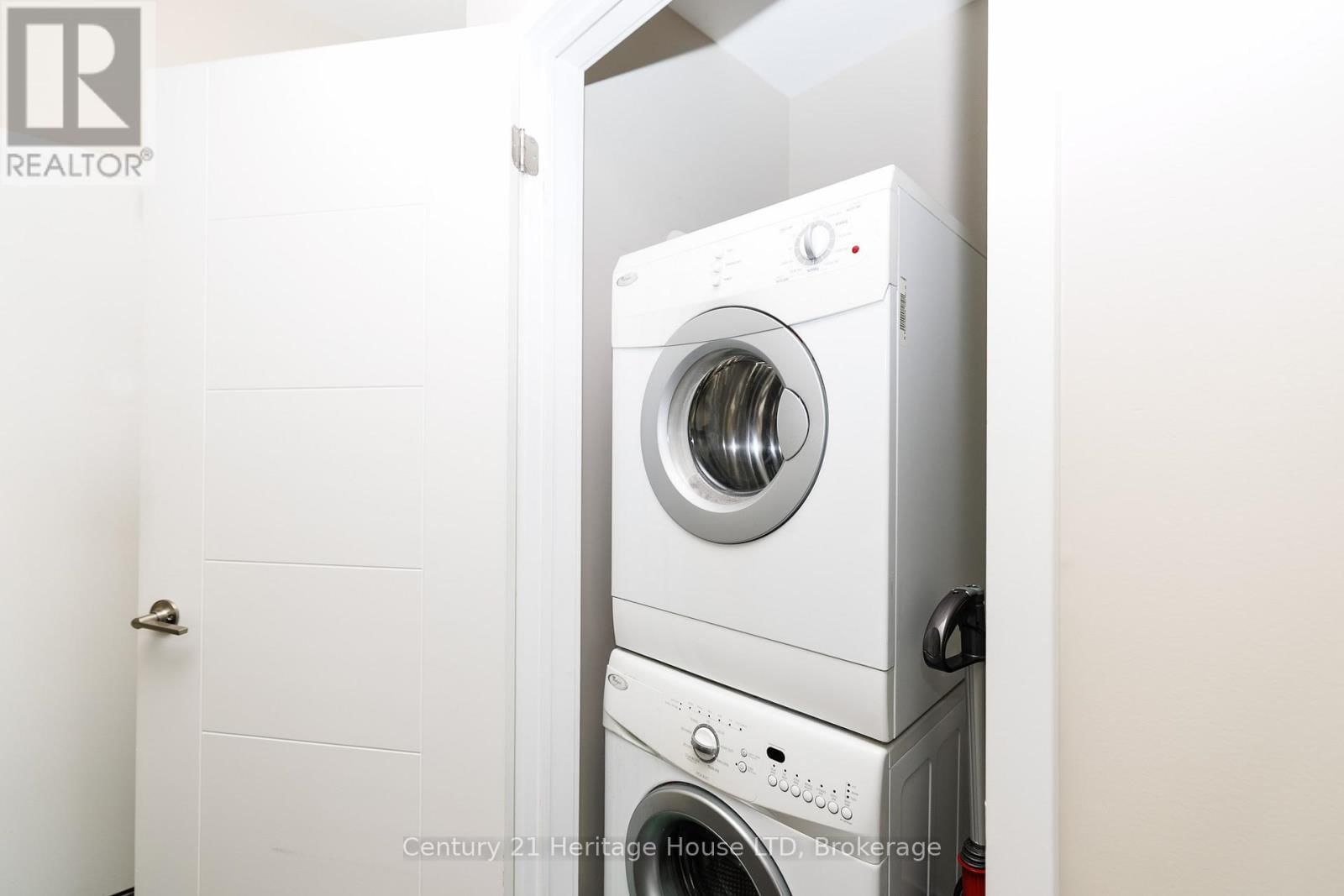 402 - 520 NORTH SERVICE ROAD Image 24