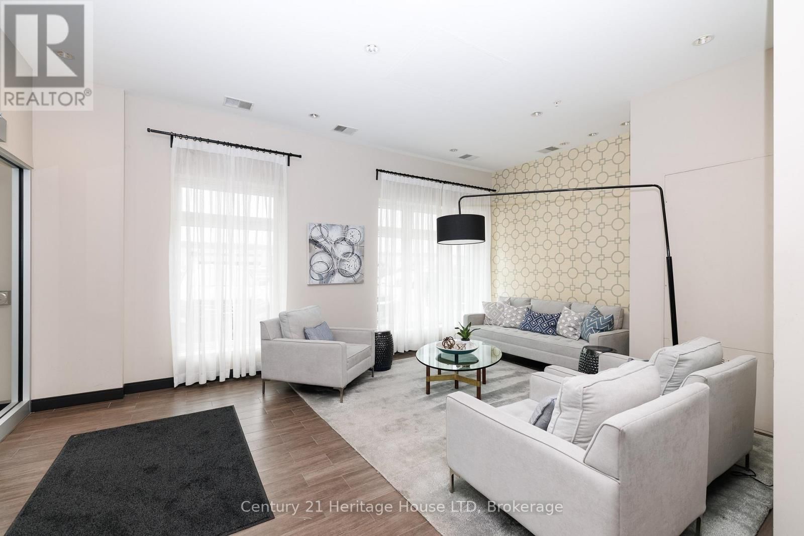 402 - 520 NORTH SERVICE ROAD Image 3