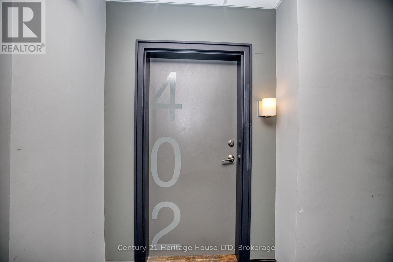 402 - 520 NORTH SERVICE ROAD Image 5