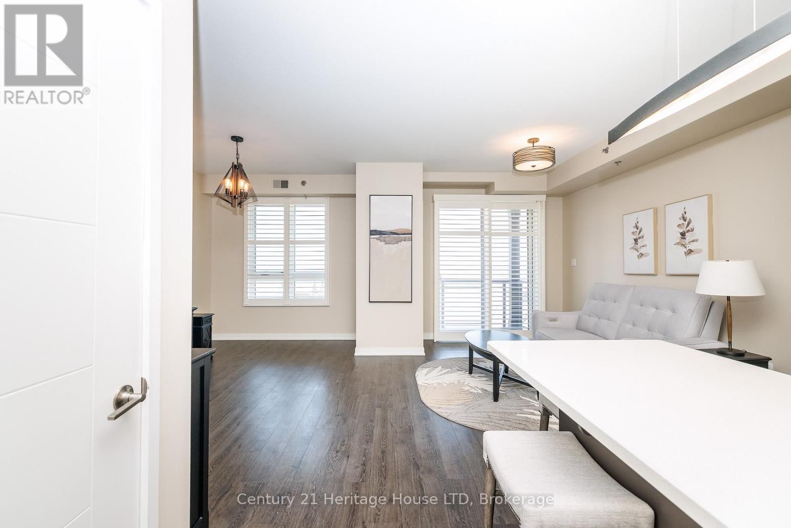 402 - 520 NORTH SERVICE ROAD Image 6