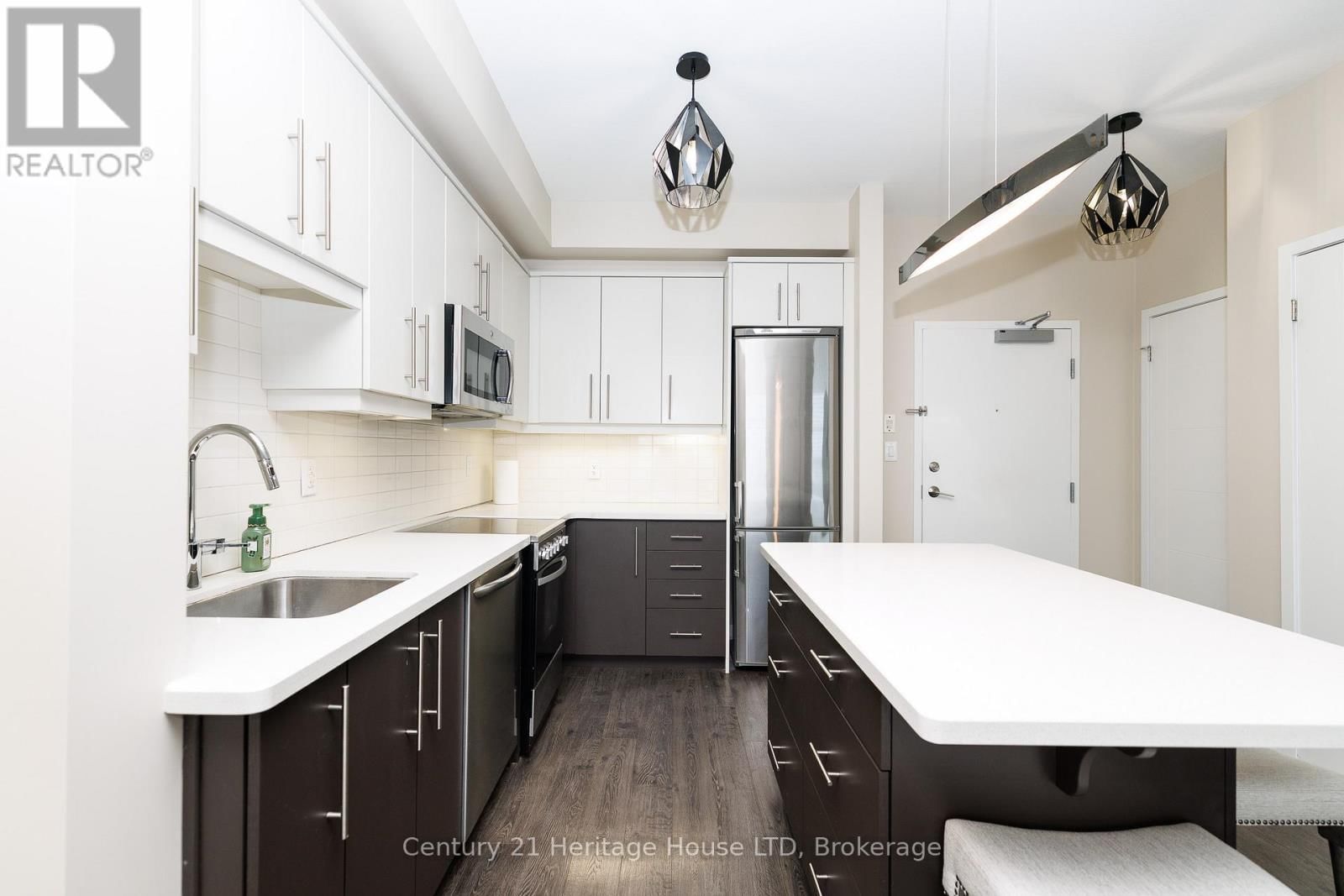 402 - 520 NORTH SERVICE ROAD Image 9