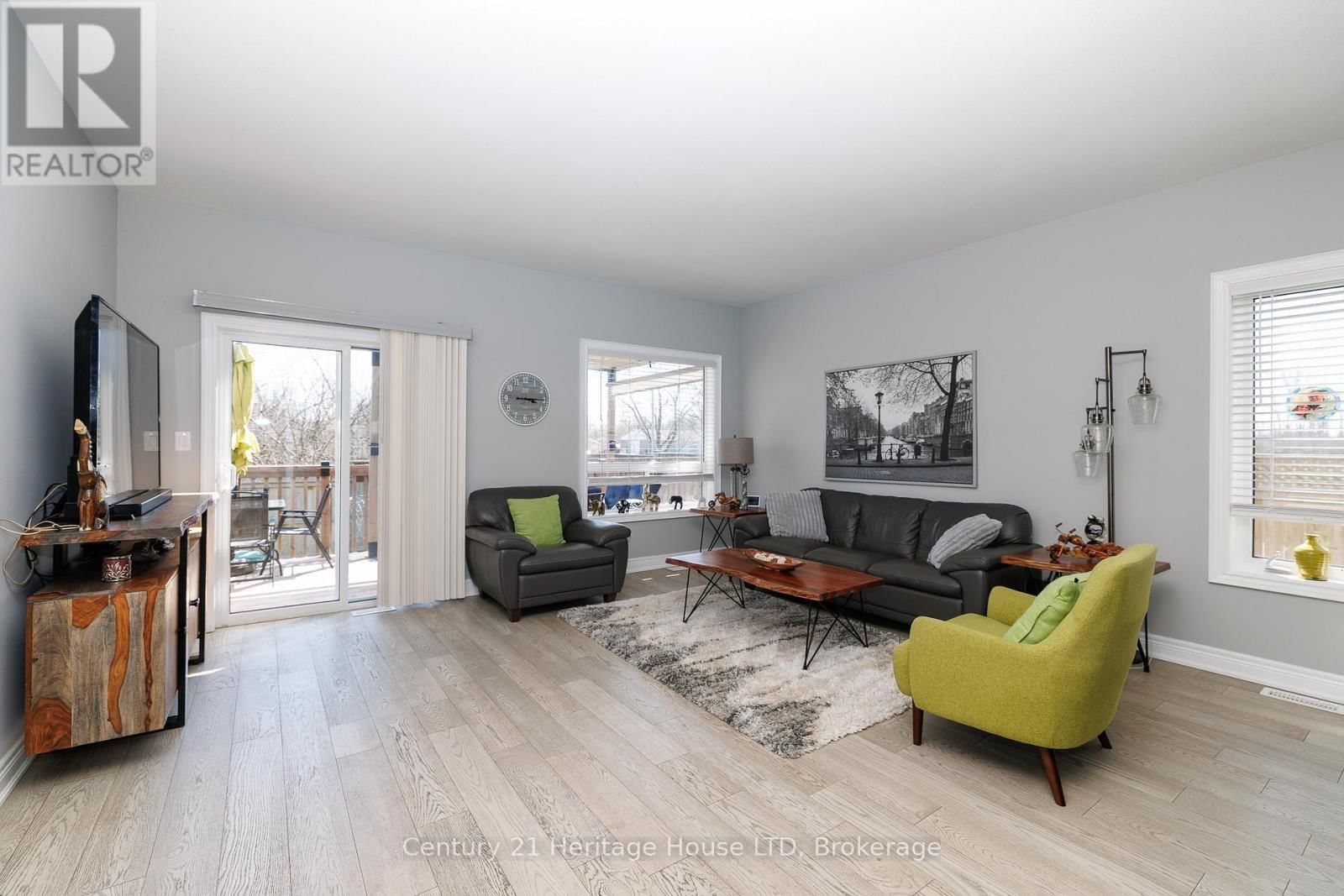 390 HUMMEL CRESCENT Image 12