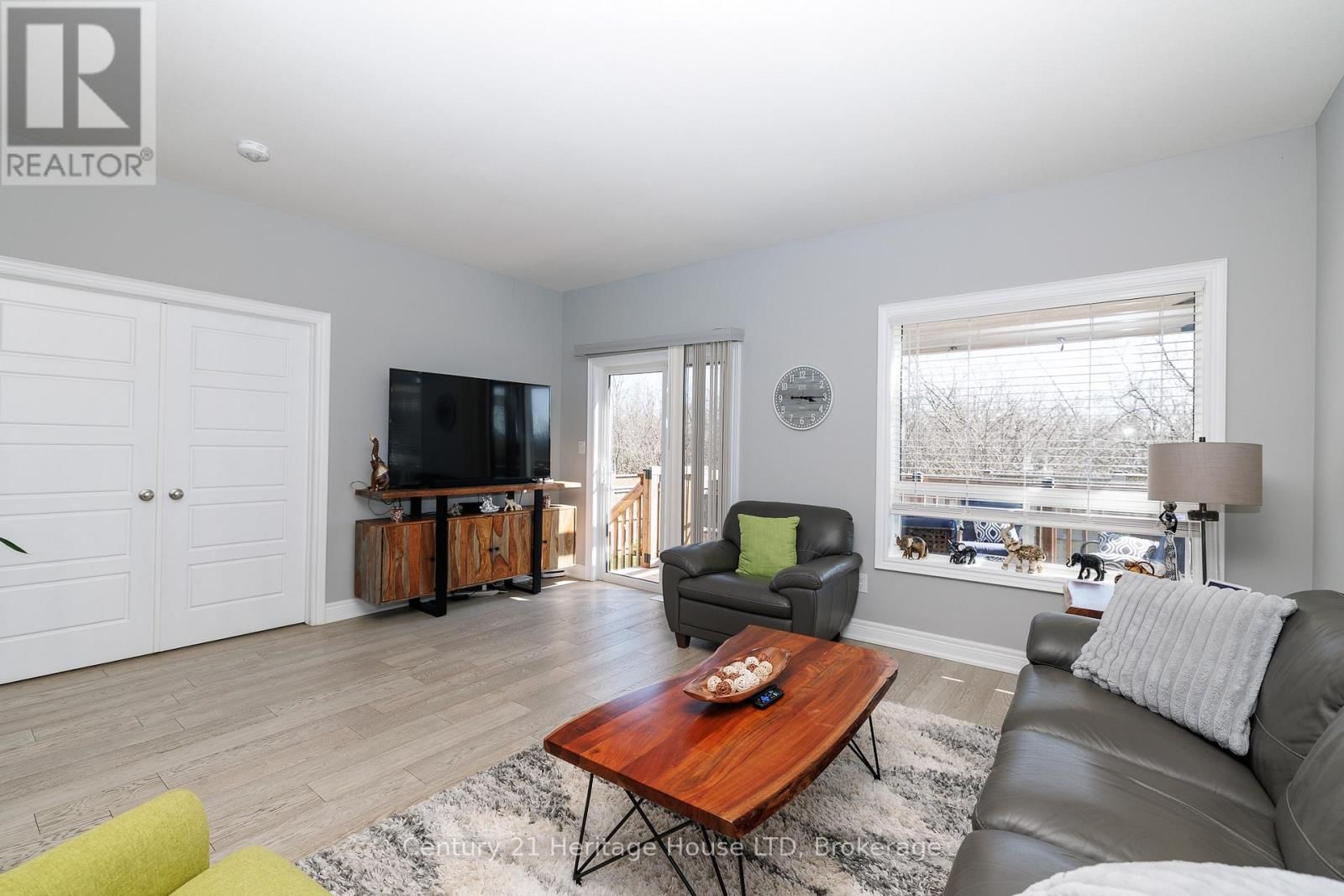 390 HUMMEL CRESCENT Image 13