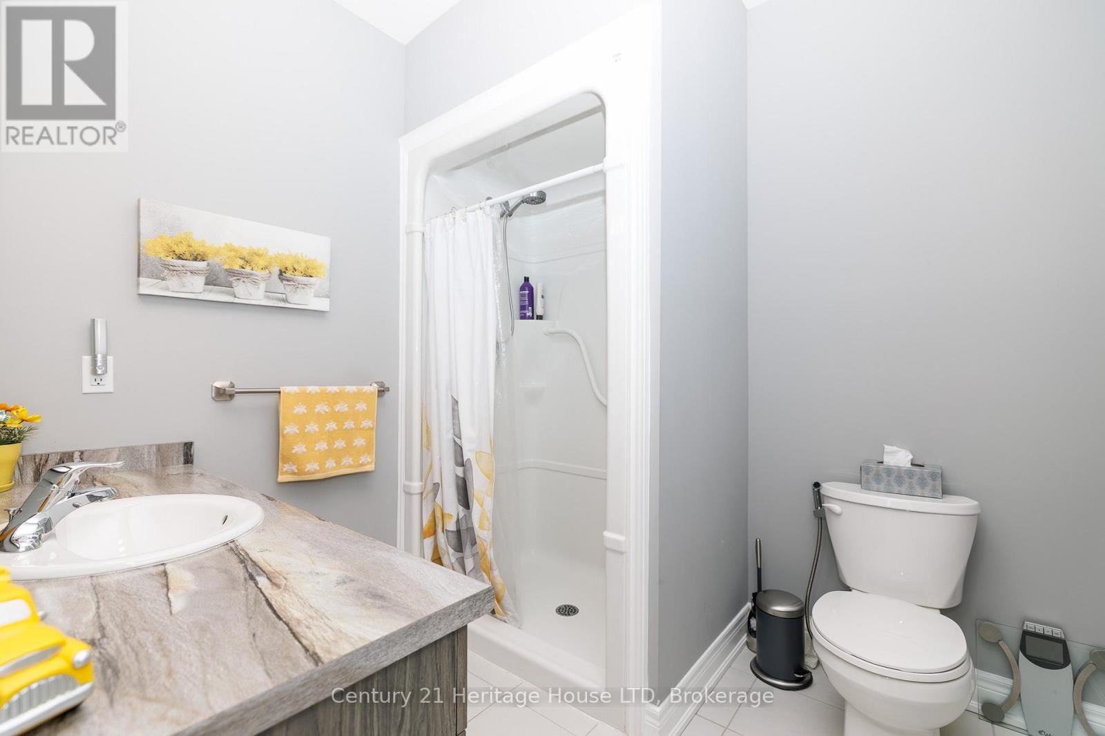 390 HUMMEL CRESCENT Image 16