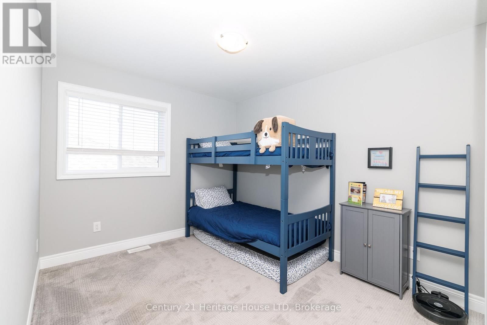 390 HUMMEL CRESCENT Image 21