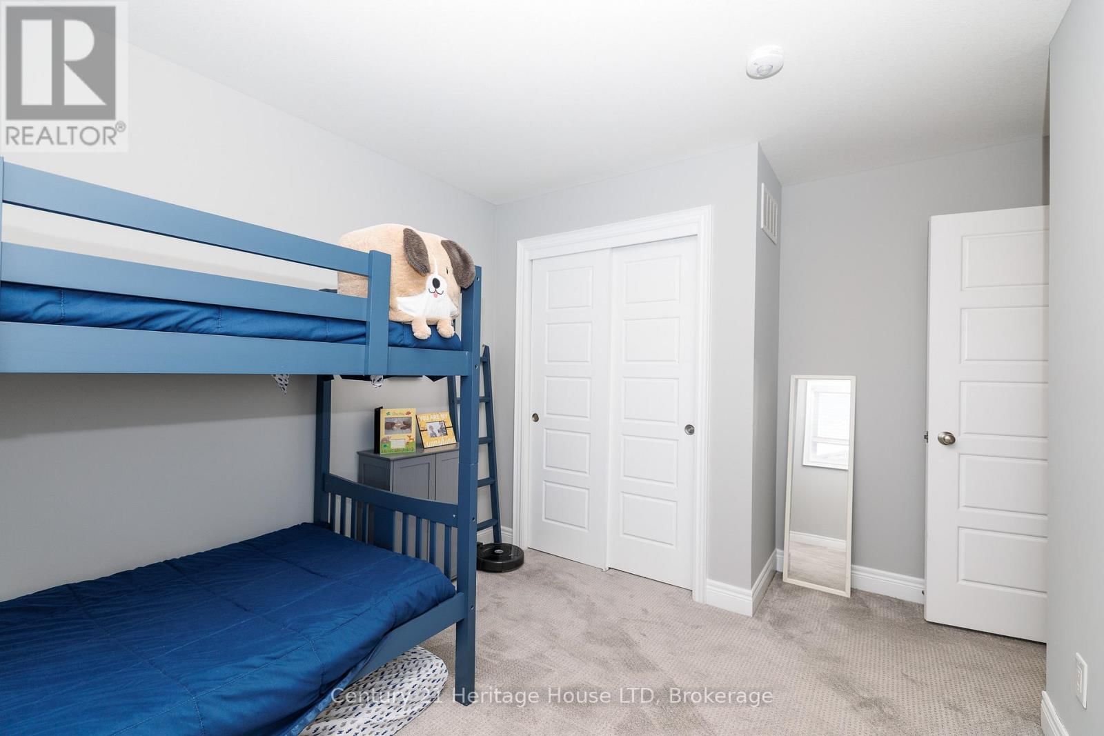 390 HUMMEL CRESCENT Image 22