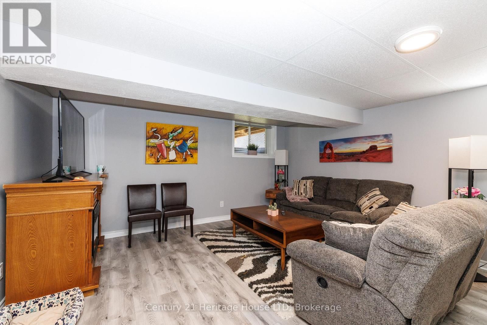 390 HUMMEL CRESCENT Image 24