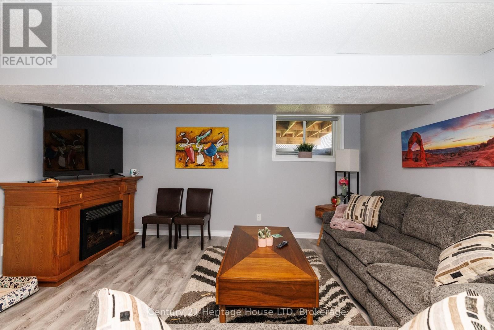 390 HUMMEL CRESCENT Image 25