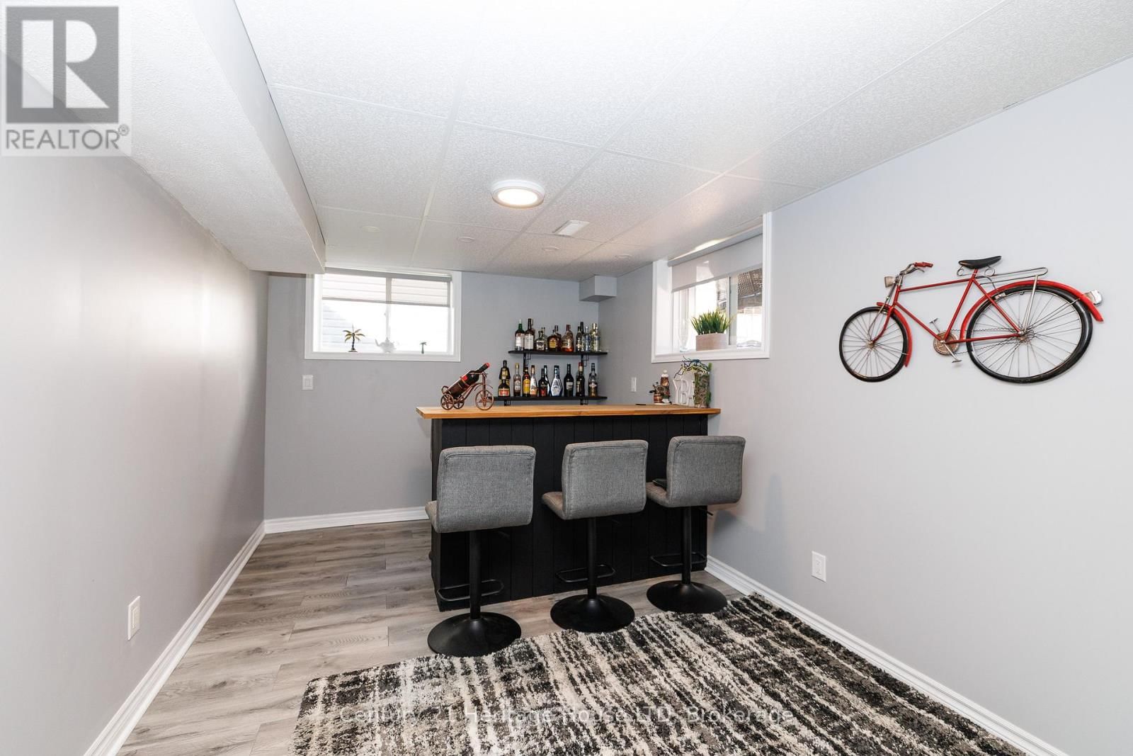 390 HUMMEL CRESCENT Image 27