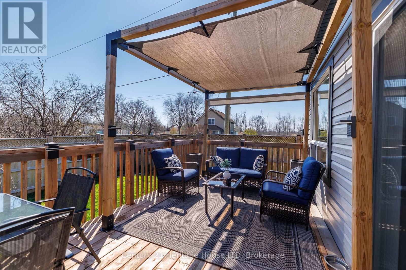 390 HUMMEL CRESCENT Image 32