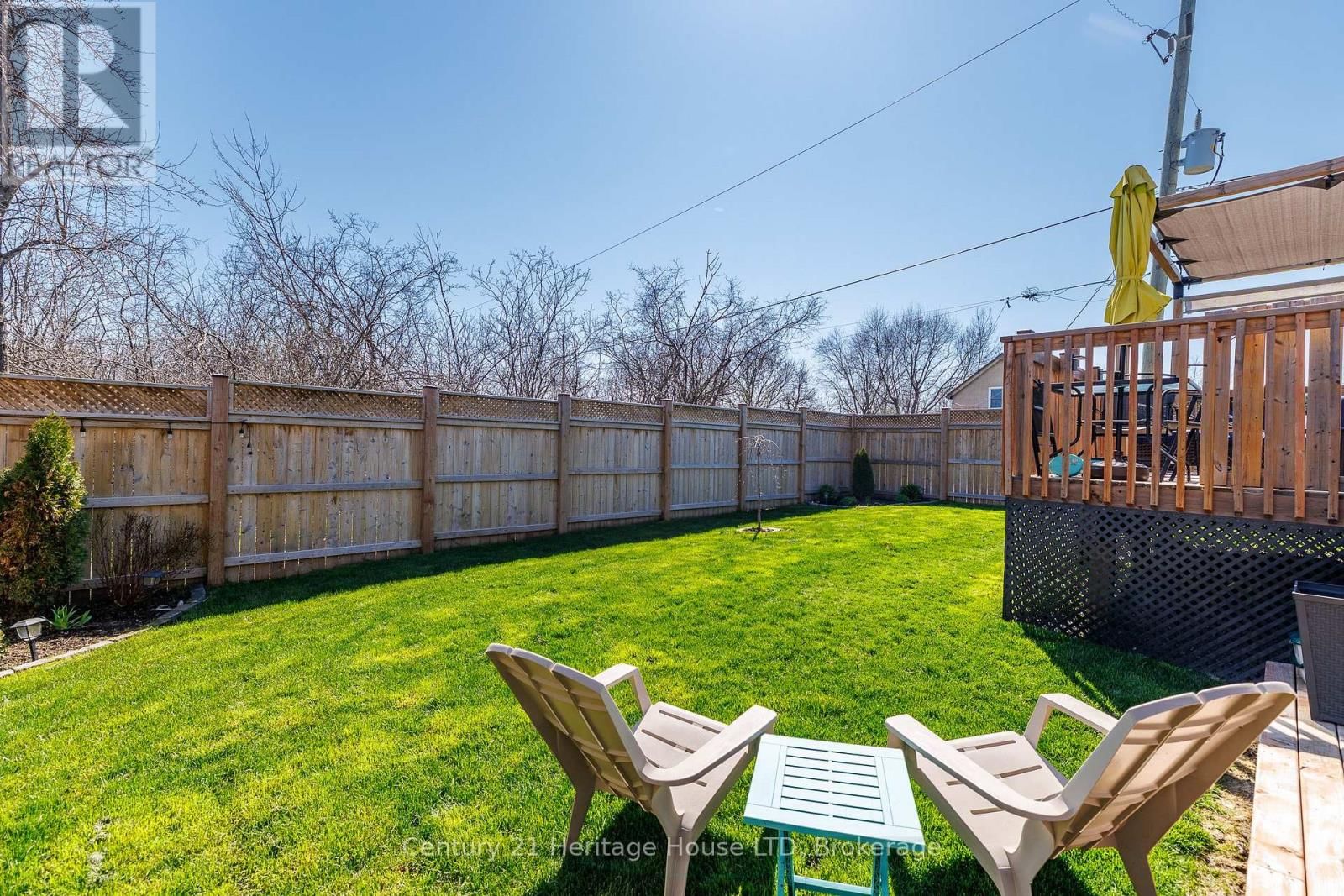 390 HUMMEL CRESCENT Image 33