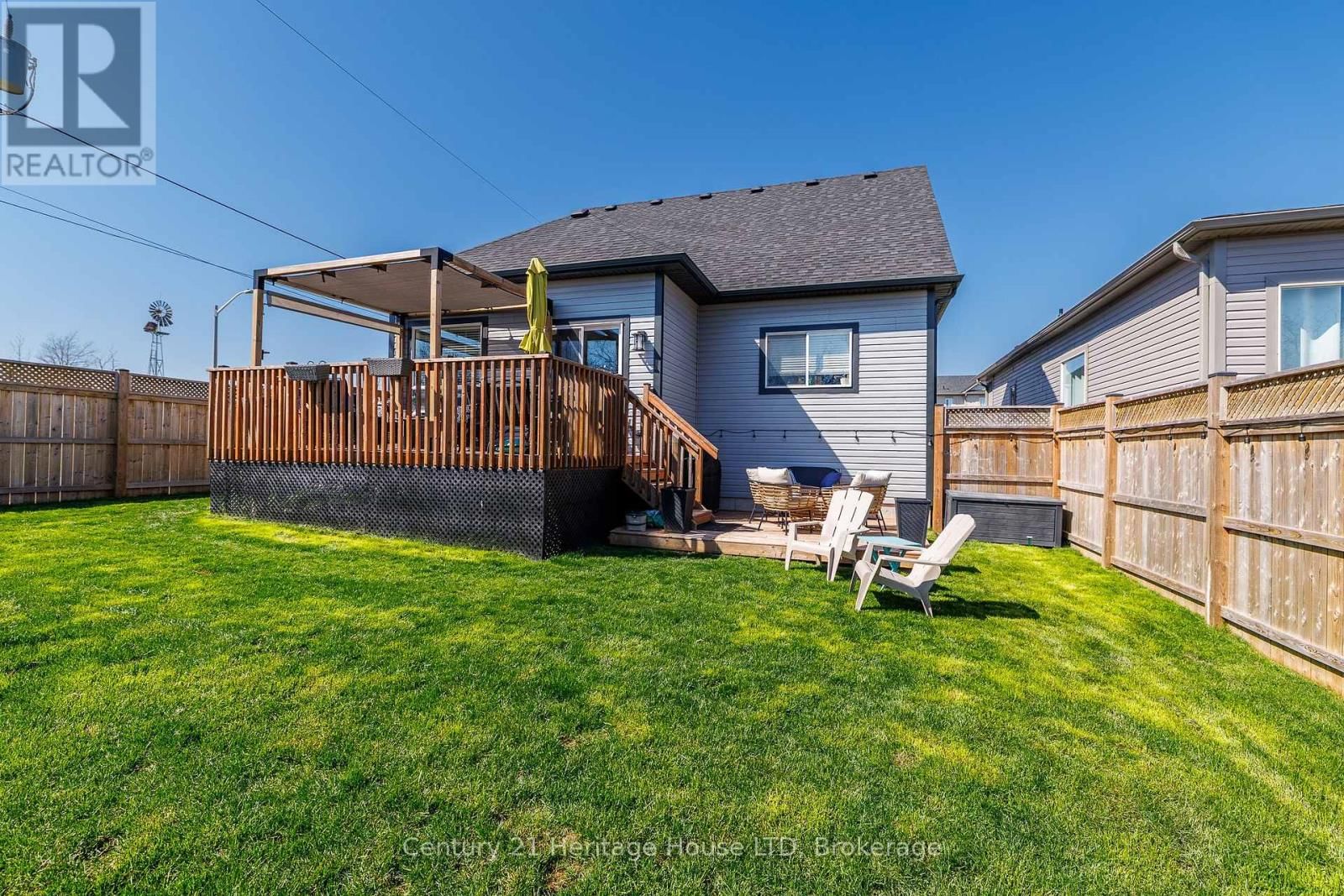 390 HUMMEL CRESCENT Image 34