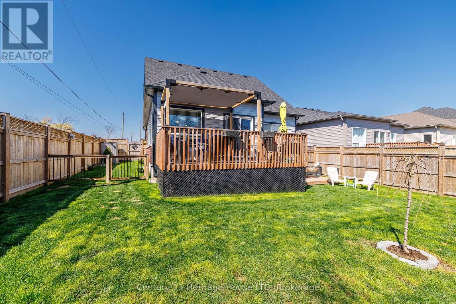 390 HUMMEL CRESCENT Image 35