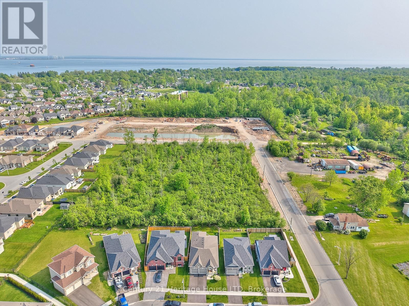 390 HUMMEL CRESCENT Image 38