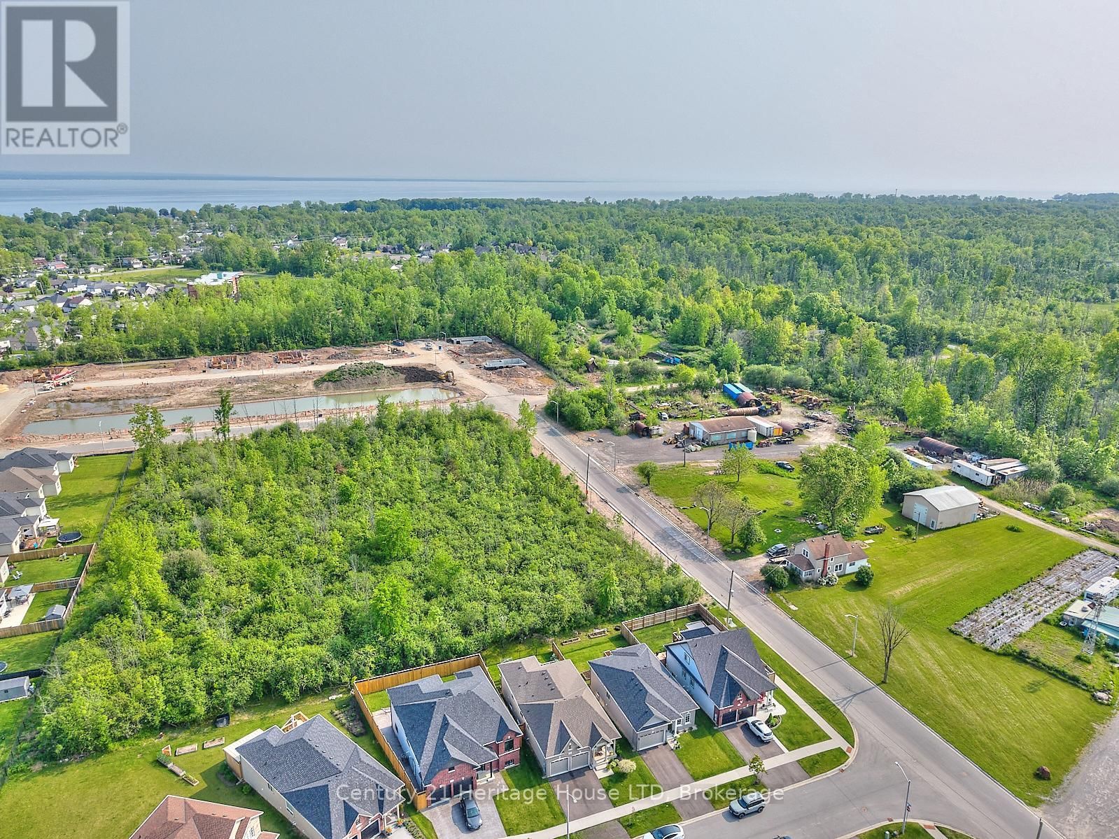 390 HUMMEL CRESCENT Image 39