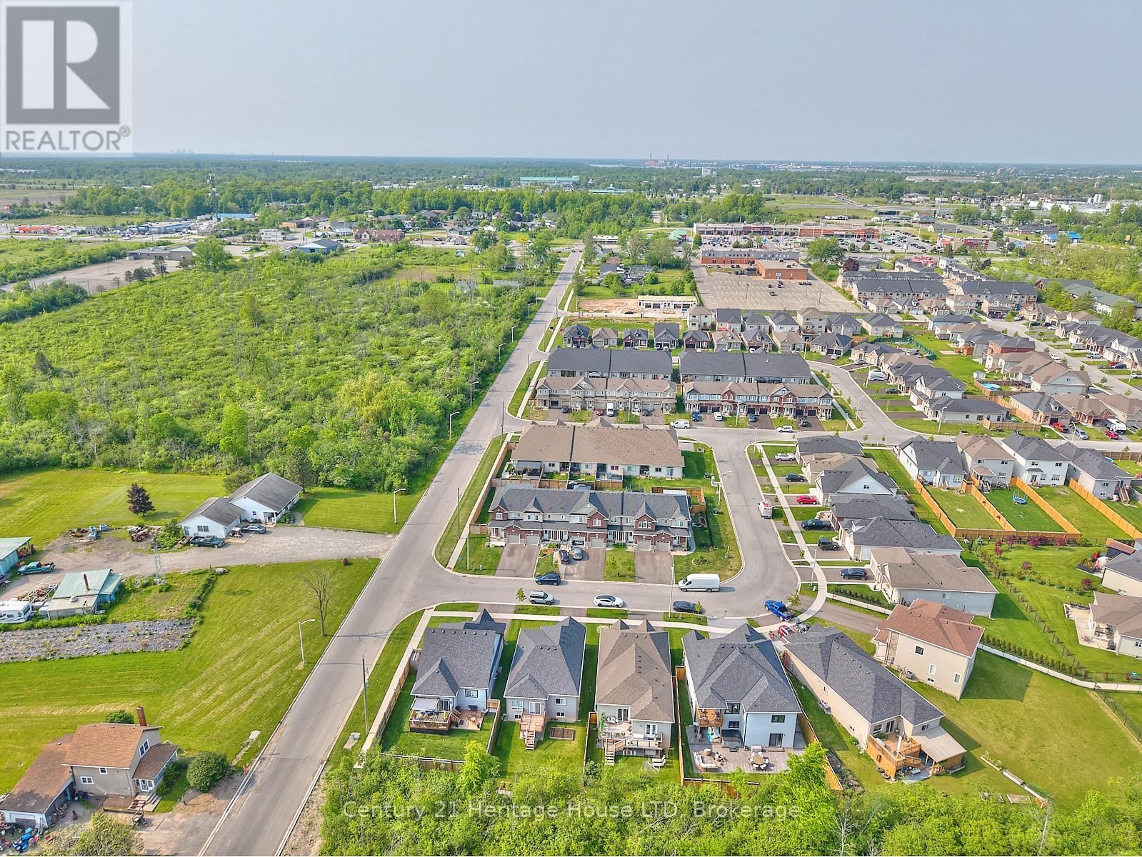 390 HUMMEL CRESCENT Image 40