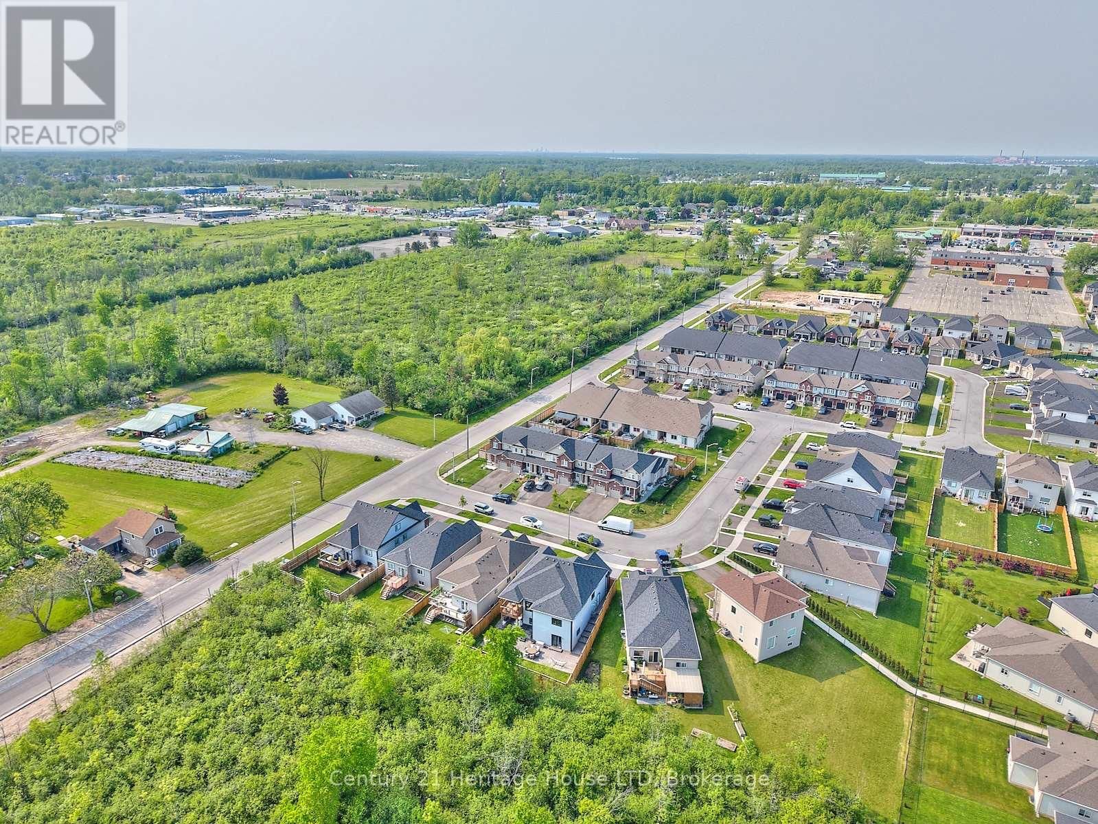 390 HUMMEL CRESCENT Image 41