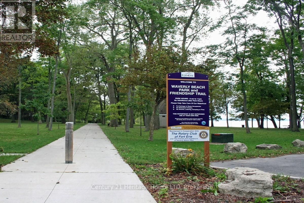 390 HUMMEL CRESCENT Image 45