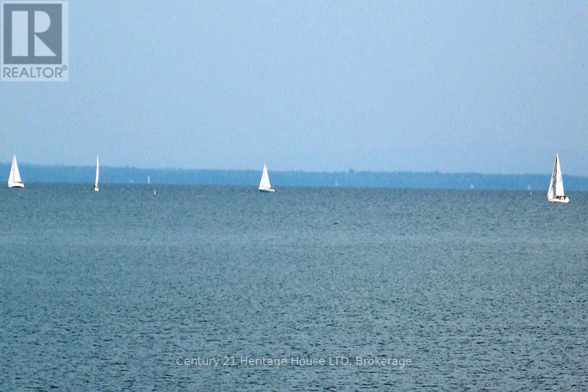 390 HUMMEL CRESCENT Image 47