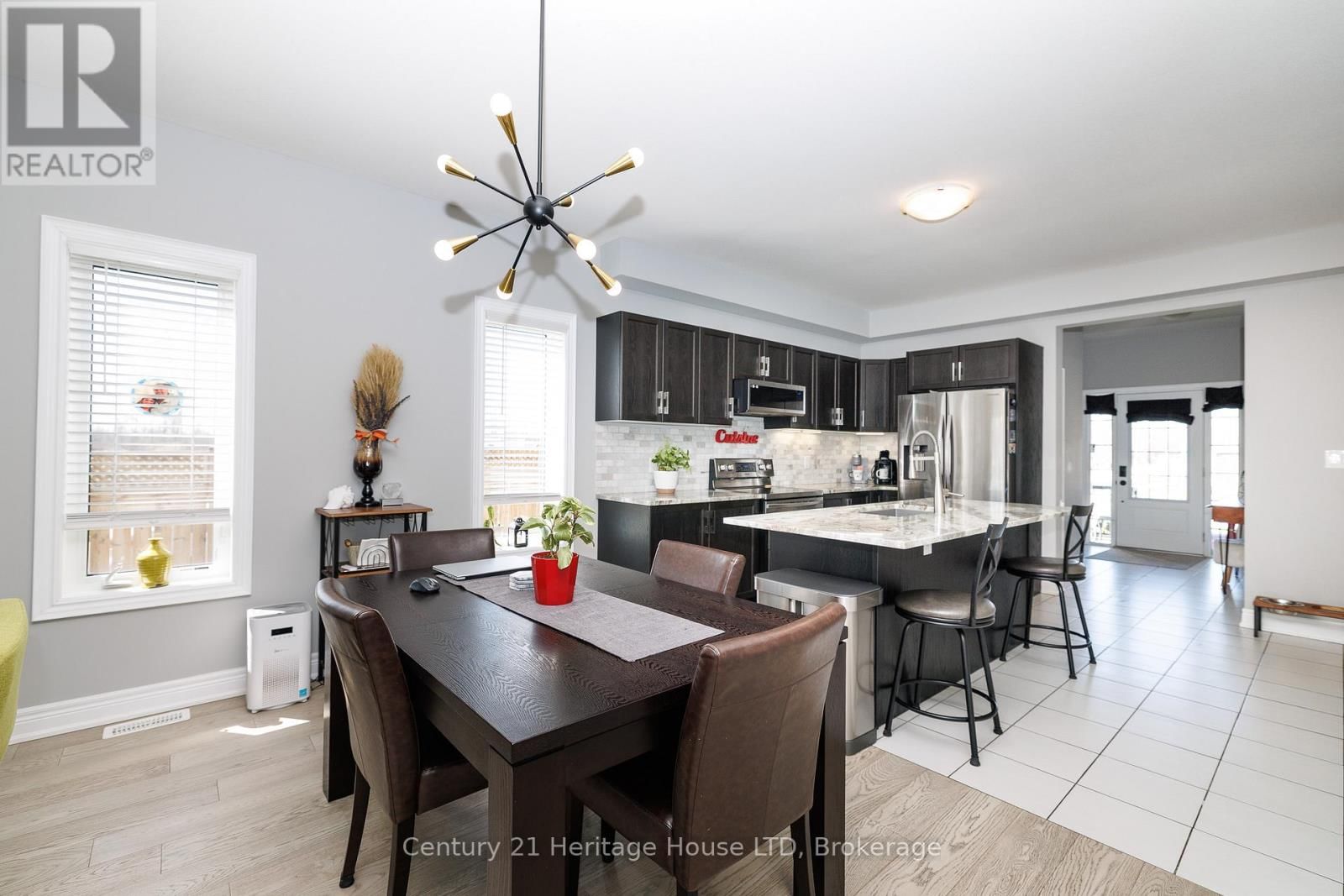 390 HUMMEL CRESCENT Image 9