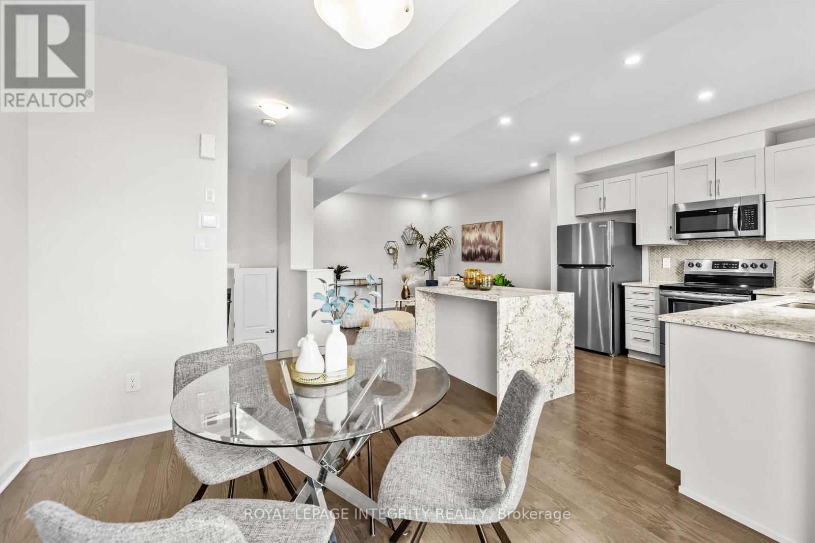 125 ATTWELL PRIVATE Image 18