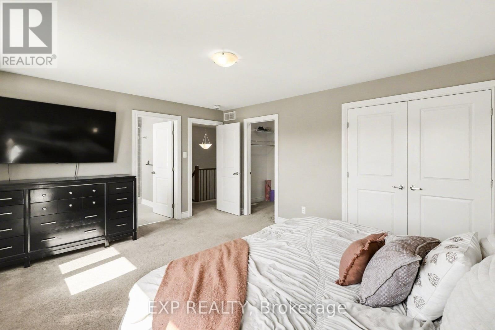 860 OAT STRAW WAY Image 12