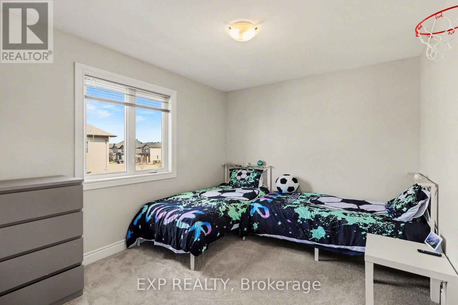 860 OAT STRAW WAY Image 15