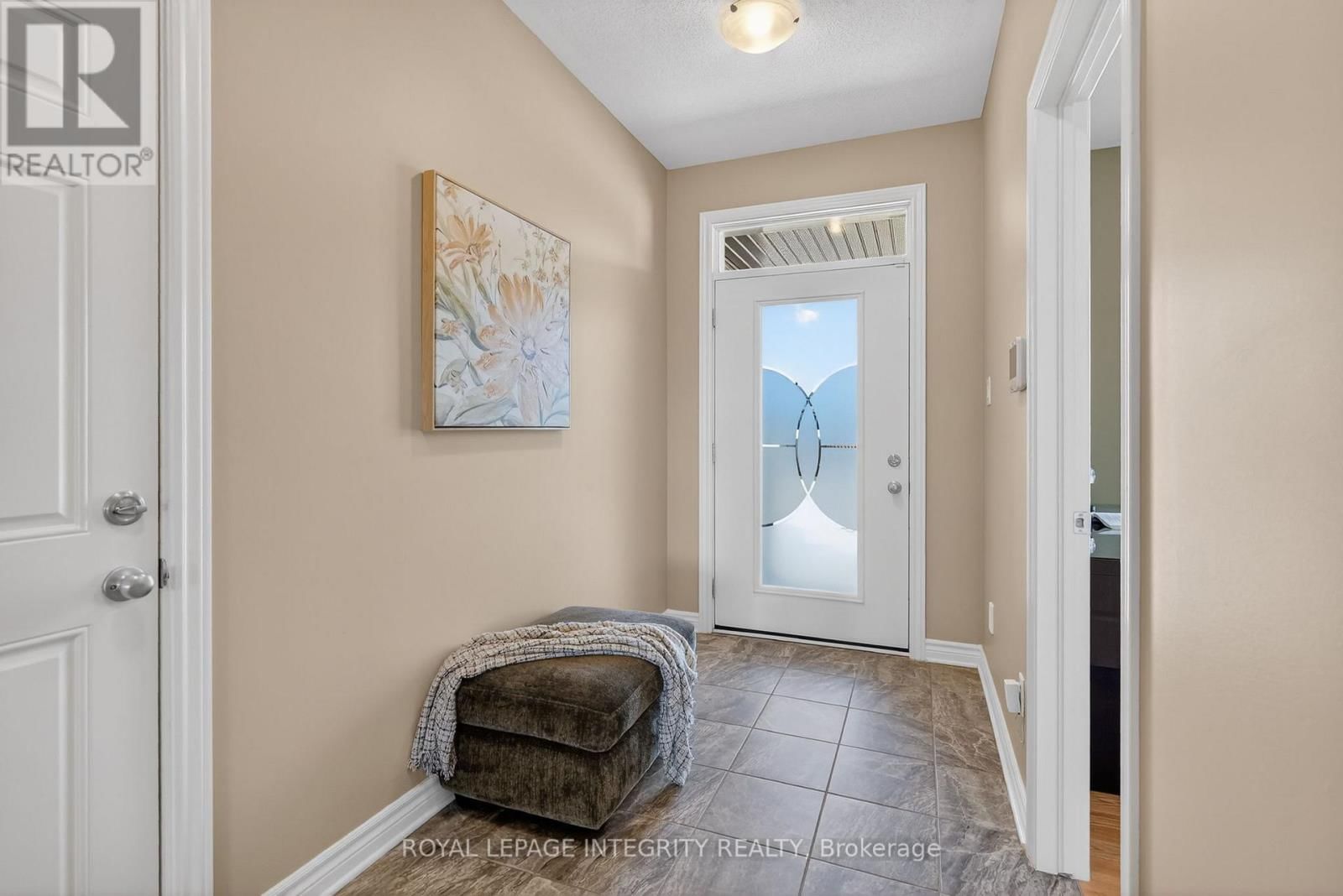 724 PARADE DRIVE Image 3